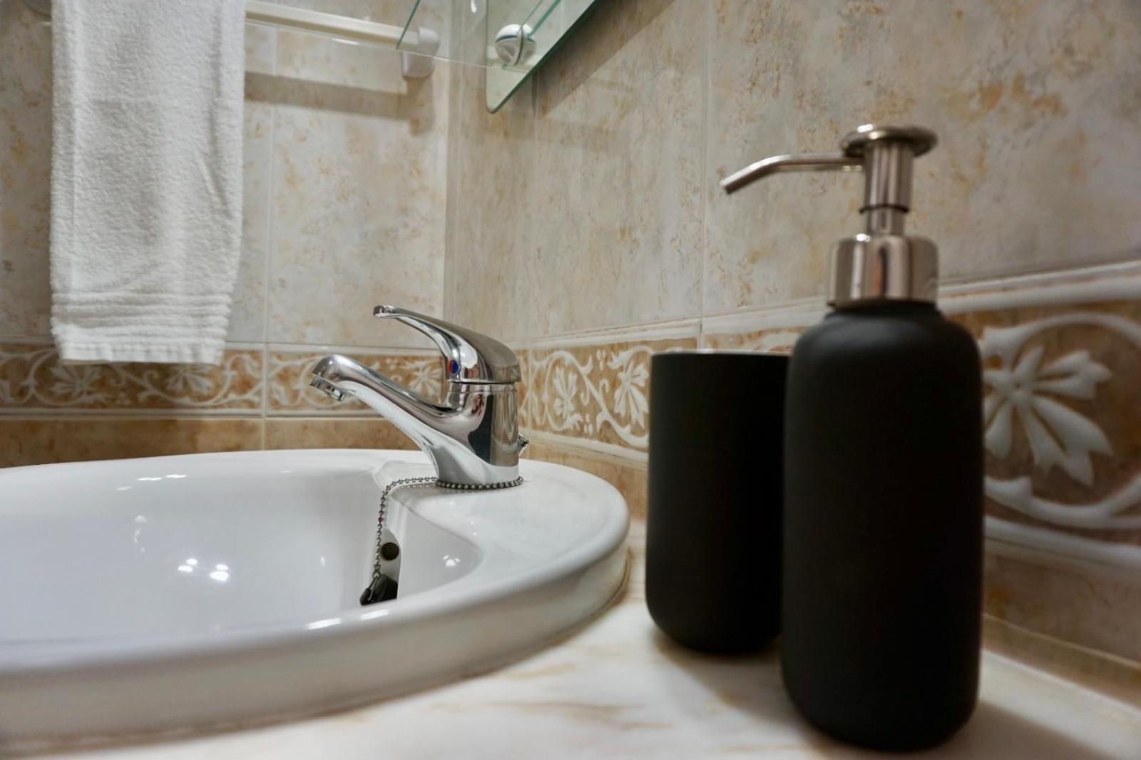 Appartamento Cozy Alvor Retreat - Sunset Balcony, Wi-Fi & Ac Esterno foto