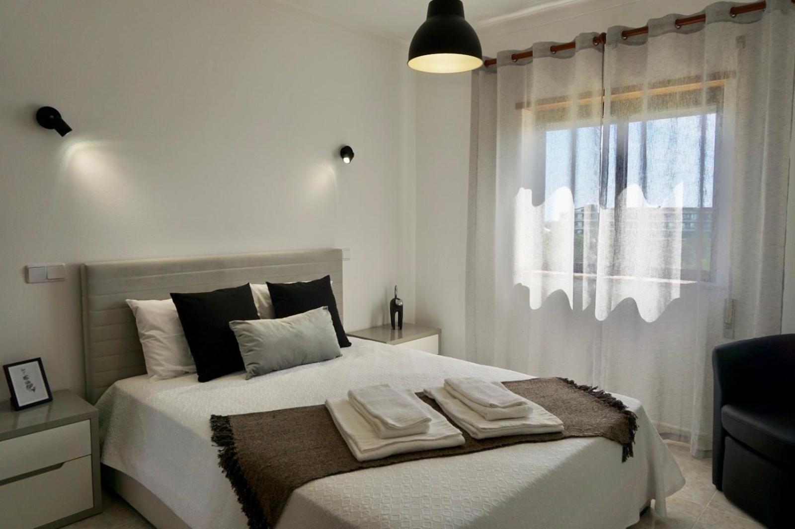 Appartamento Cozy Alvor Retreat - Sunset Balcony, Wi-Fi & Ac Esterno foto