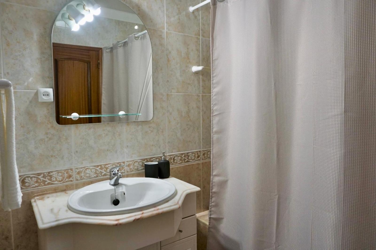 Appartamento Cozy Alvor Retreat - Sunset Balcony, Wi-Fi & Ac Esterno foto