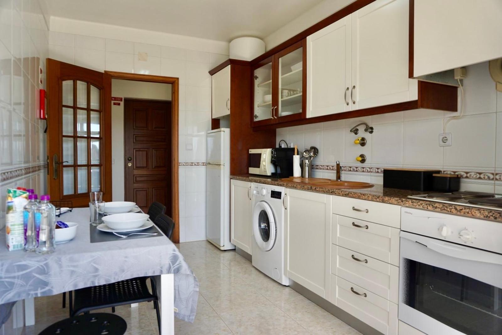 Appartamento Cozy Alvor Retreat - Sunset Balcony, Wi-Fi & Ac Esterno foto