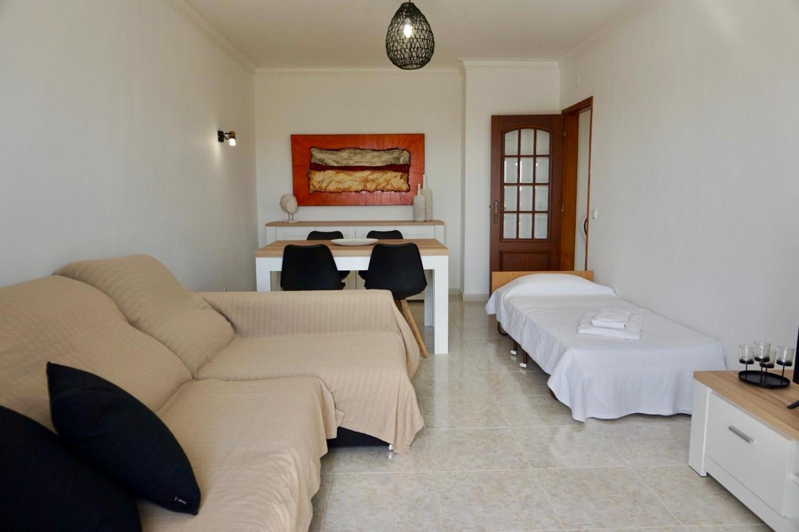 Appartamento Cozy Alvor Retreat - Sunset Balcony, Wi-Fi & Ac Esterno foto