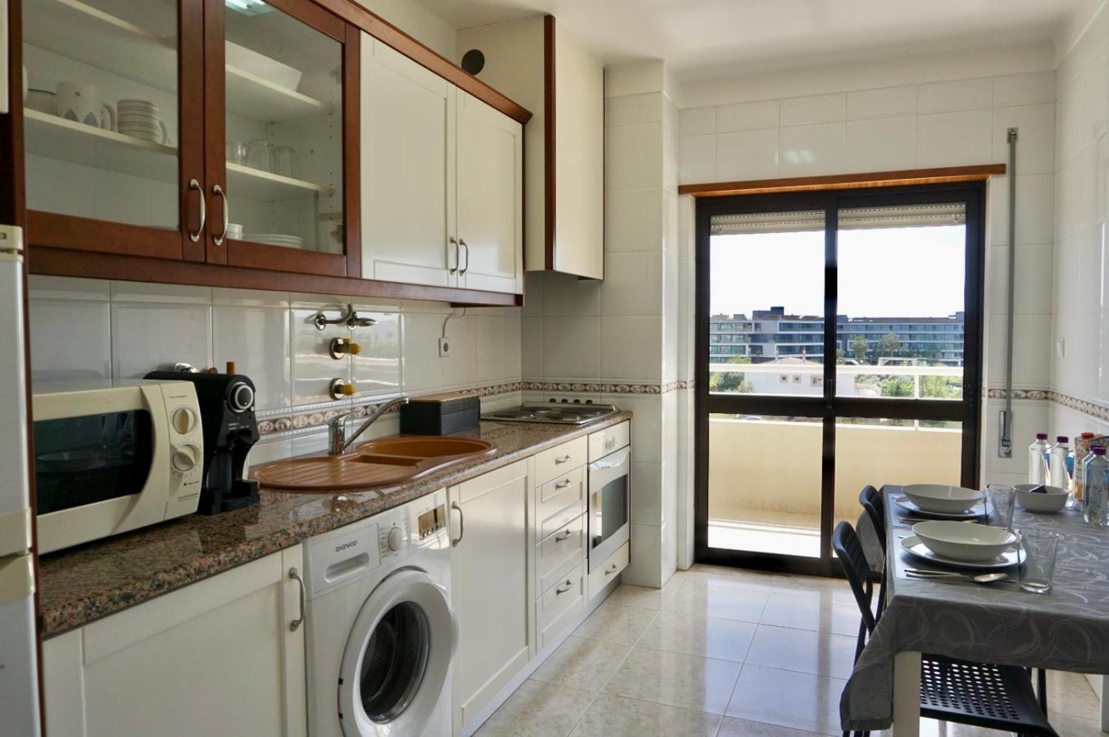 Appartamento Cozy Alvor Retreat - Sunset Balcony, Wi-Fi & Ac Esterno foto