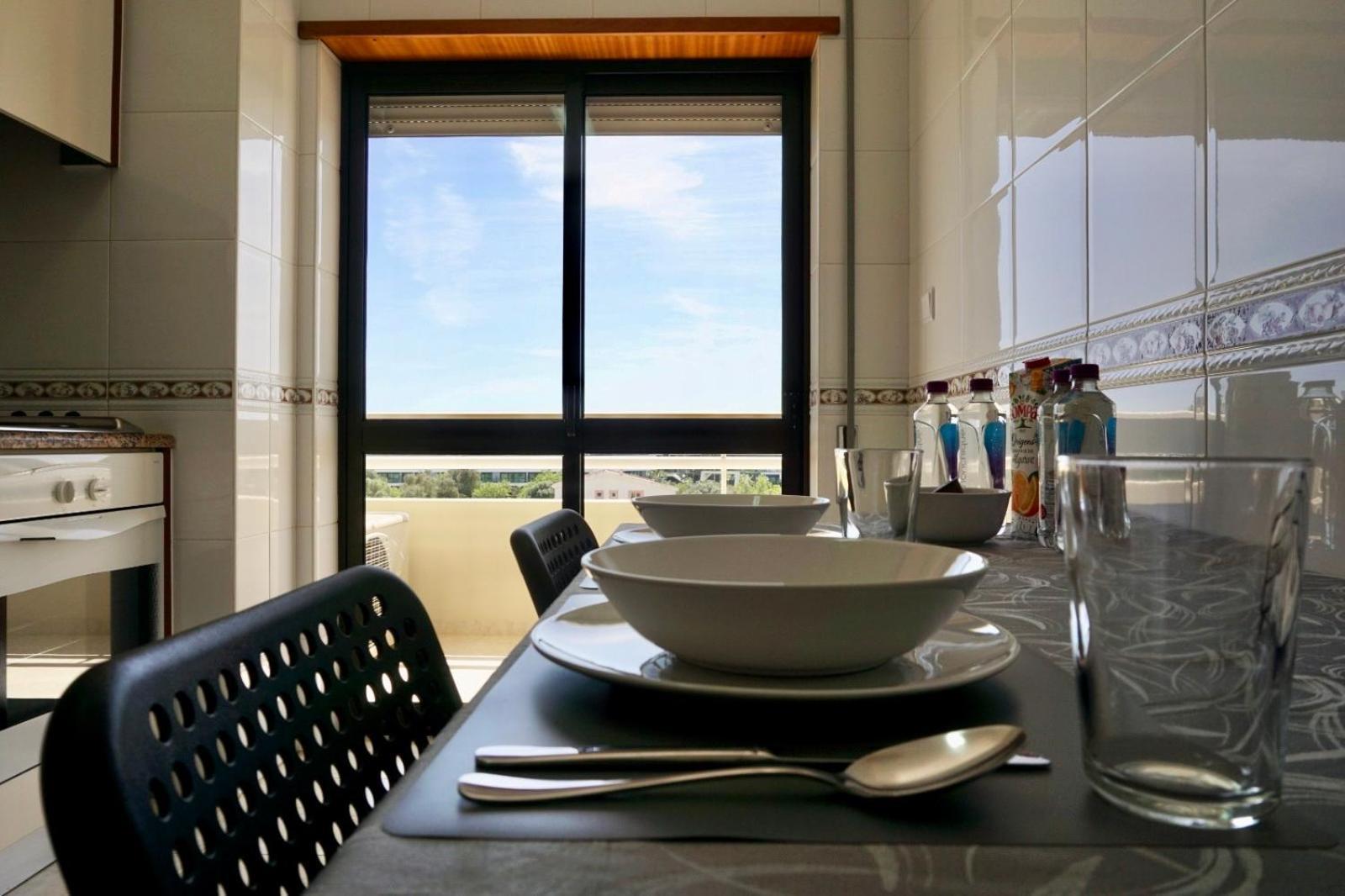 Appartamento Cozy Alvor Retreat - Sunset Balcony, Wi-Fi & Ac Esterno foto